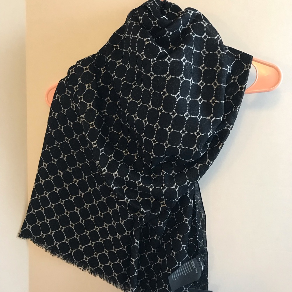 Club Monaco Blue and White Geometric Cashmere Scarf